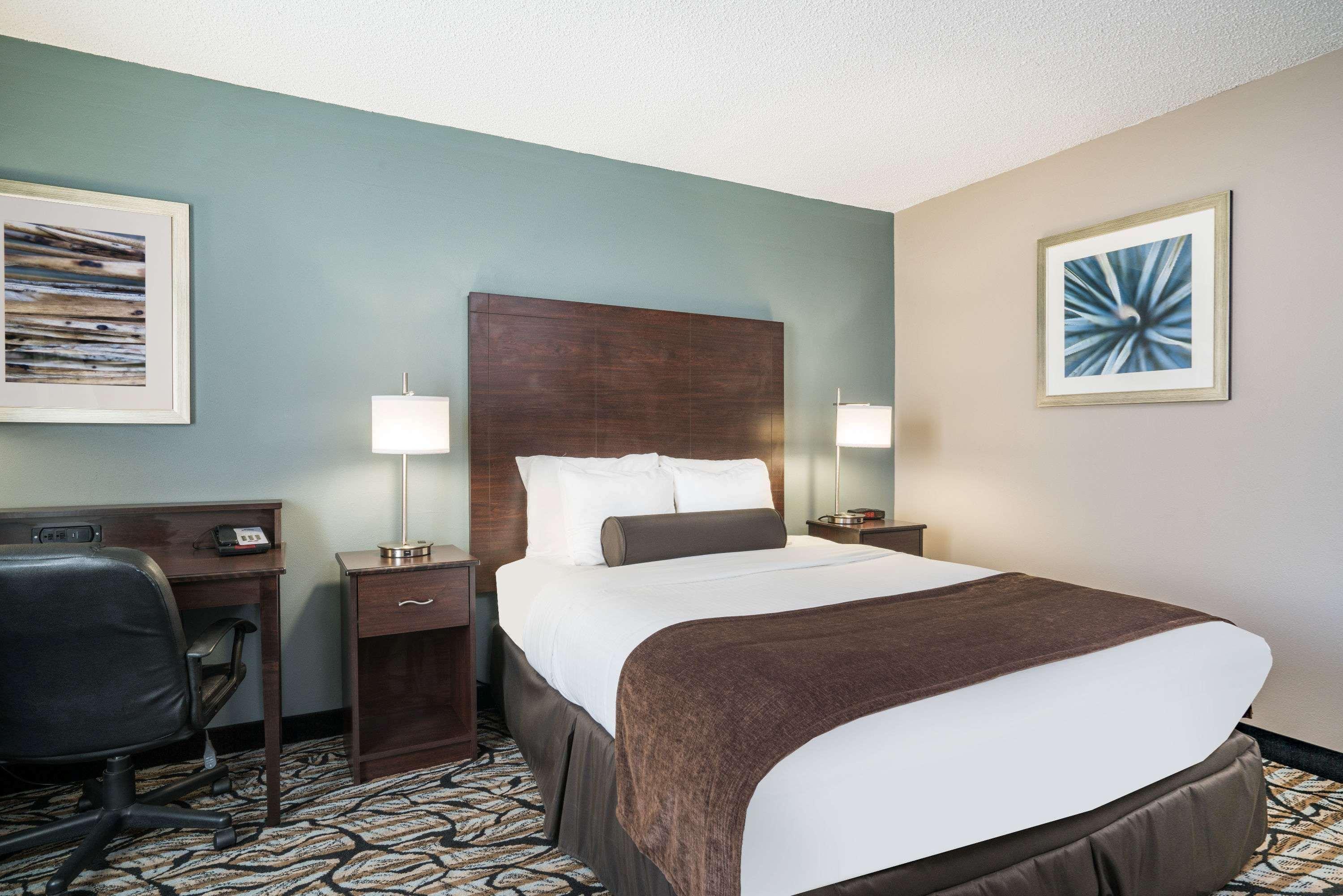 Days Inn & Suites By Wyndham Wausau Extérieur photo