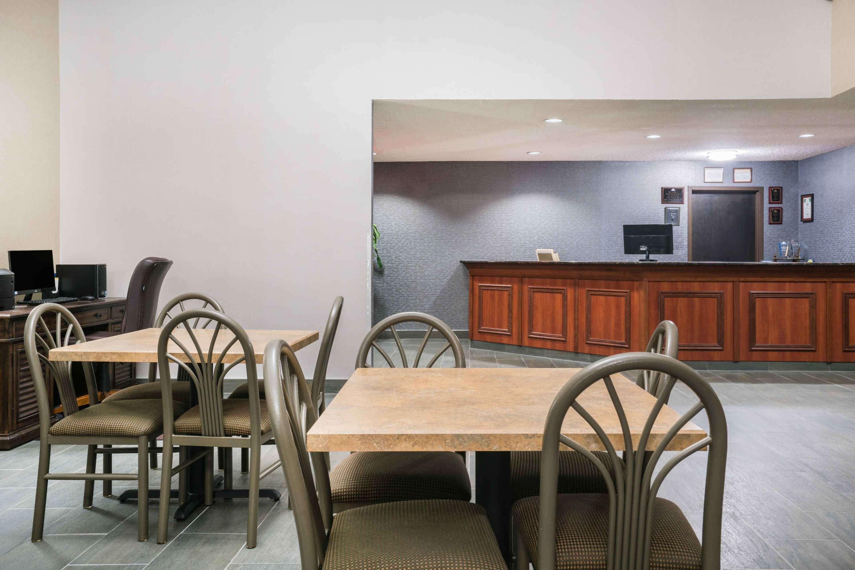 Days Inn & Suites By Wyndham Wausau Extérieur photo