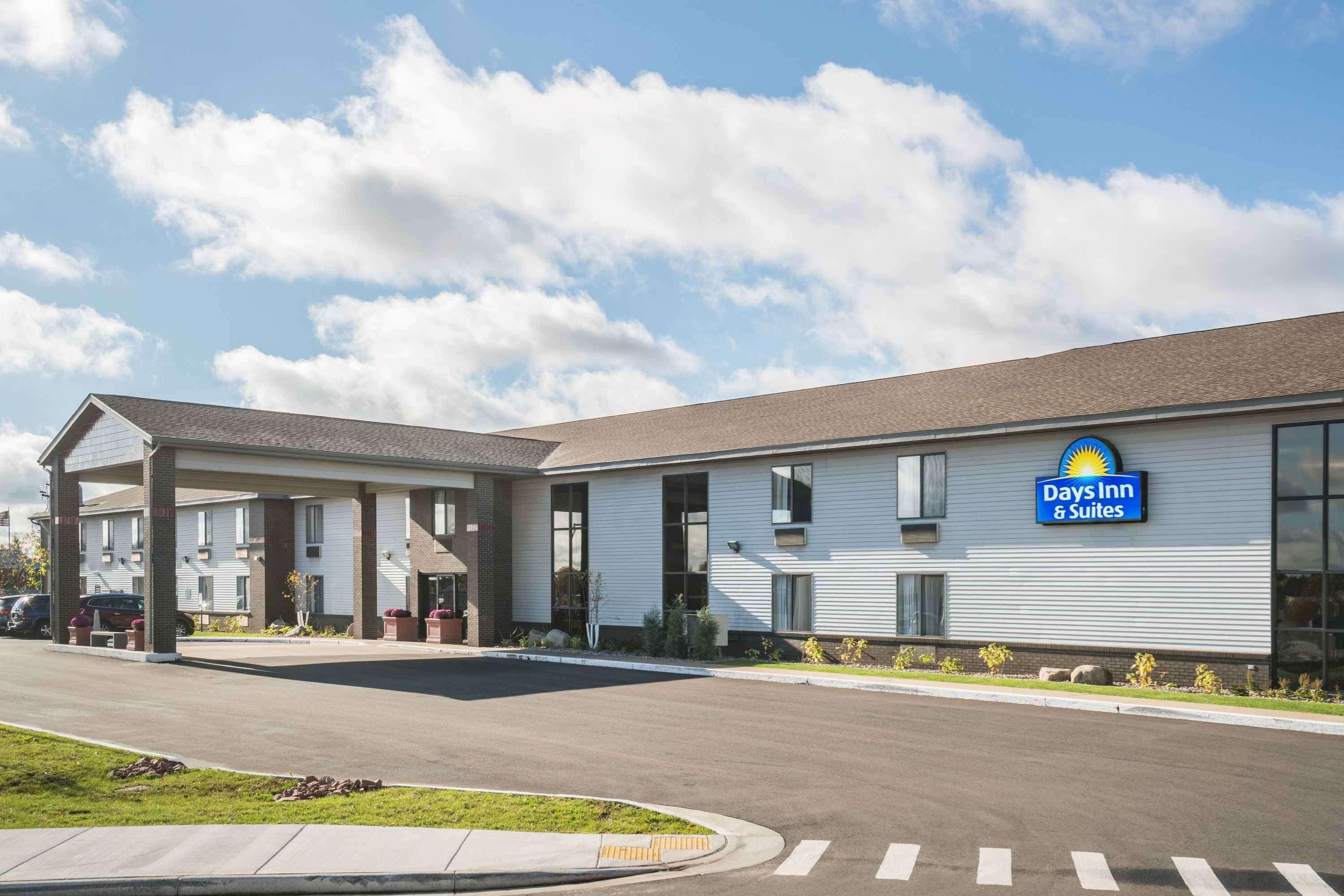 Days Inn & Suites By Wyndham Wausau Extérieur photo