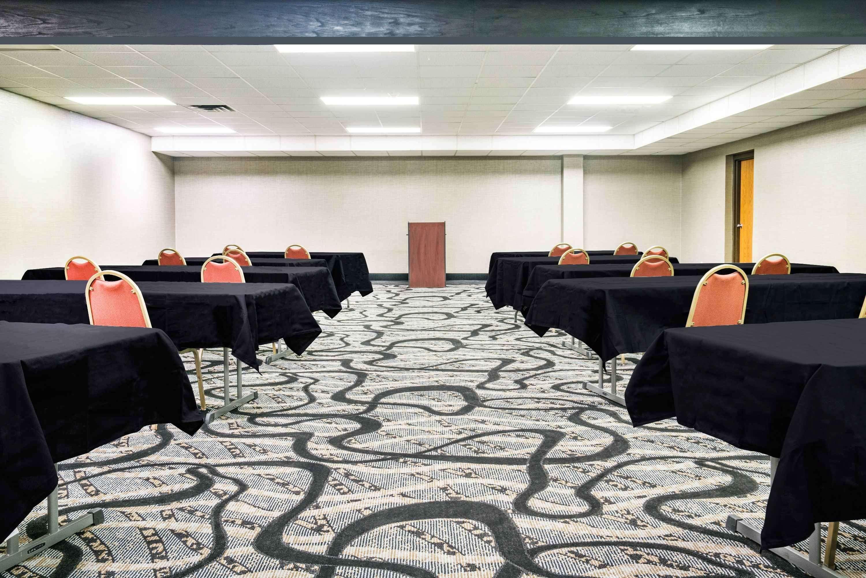 Days Inn & Suites By Wyndham Wausau Extérieur photo
