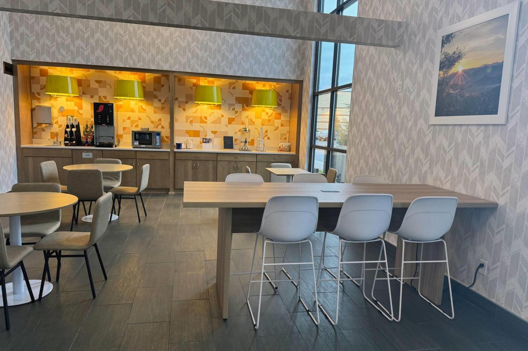 Days Inn & Suites By Wyndham Wausau Extérieur photo