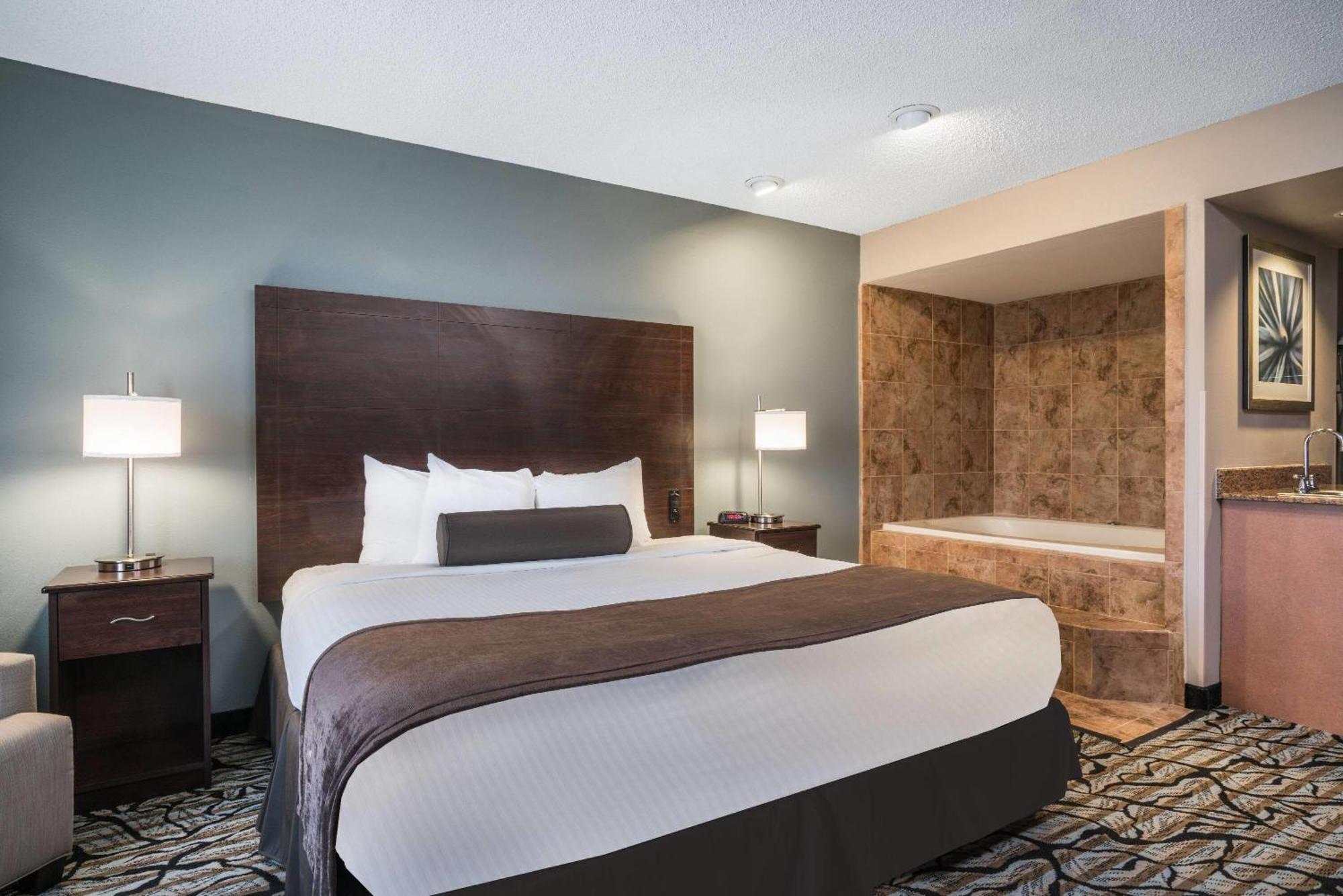 Days Inn & Suites By Wyndham Wausau Extérieur photo