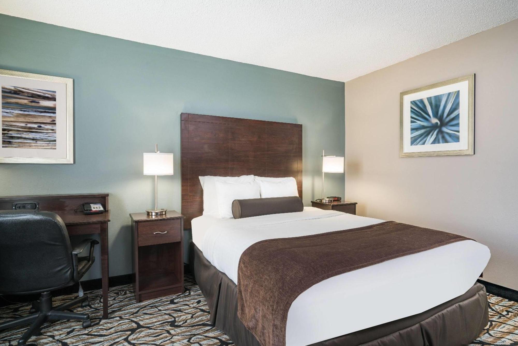Days Inn & Suites By Wyndham Wausau Extérieur photo